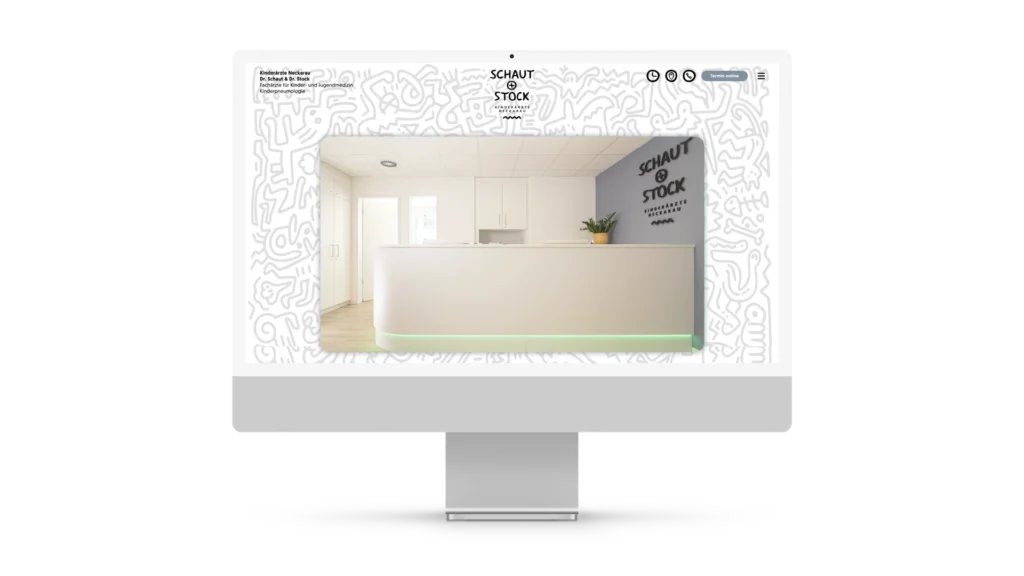 Darstellung Computer mit Startseite der Website Kinderärzte Neckarau Schaut & Stock
